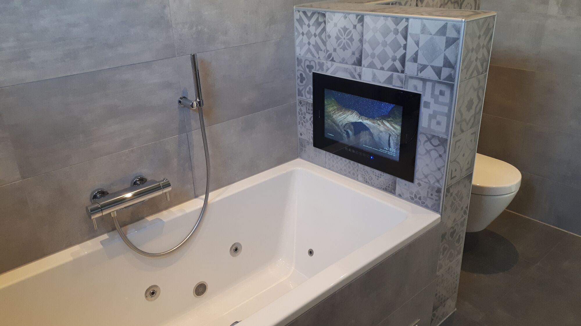 Wonderbaar Inbouw Televisies. Waterdichte inbouw TV's voor badkamer en tuin GK-01